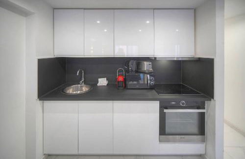 FRGK Victoria 4 Central Cannes 1BR Terrace, AC & Ultra-Fast Wi-Fi - Photo 23