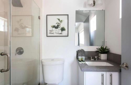 Spacious 4BR Townhouse with Free Parking Near DTLA - Foto 15