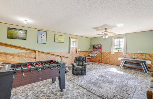 9 Mi to Grove: Home w/ Fire Pit in Southwest City - Foto 12
