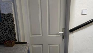 Mary Haus in Biebertal-Bieber, 4 Zimmer und 8 Betten, 1 App, mit 3 Zimmer, 6 Betten, Bad, 1 App, mit 1 Zimmer, 2 Betten, Bad, Nähe Gießen und Wetzlar, mit Küche, WLAN, Parkplatz - Foto 4