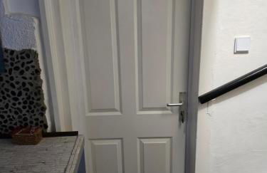 Mary Haus in Biebertal-Bieber, mit 2 Apartament und 4 Zimmer, 1 fur 2 und eine fur 6, In Nahe Gießen und Wetzlar mit WLAN, Parkplatz, 2 Badezimmer - Photo 4