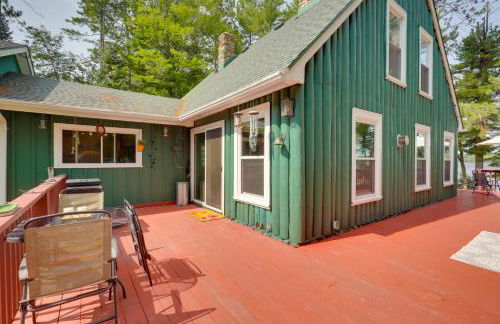 Dock and Views Lakefront Family Home in Conover! - Foto 32