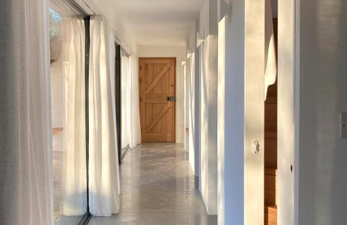 High Cogges Farm Holiday Cottages - The Cart Shed - Photo 13