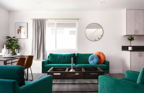 Relax in Spacious 3BR Apt Sleeps 8 and Parking - Foto 3