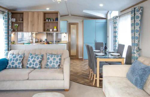 3-Bed Lodge Sleeps 6 -Hot tub -Resort Access - Foto 14