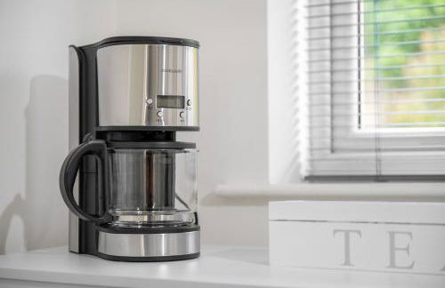 Superb Two Bedroom House Near Etihad & Coop Live - Free Parking - Foto 25