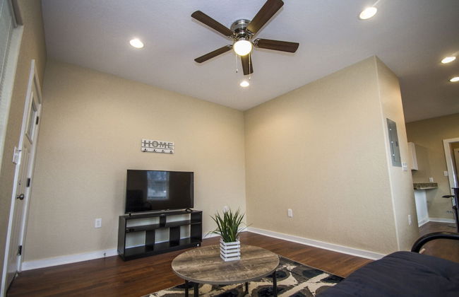 Renovated 2BR Near Downtown SA - Foto 16