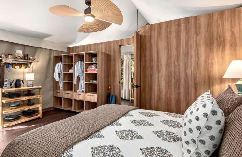 Luxury Tree Tent with Soaking Tub & Pizza Oven Near Waterfalls, Zirconia, North Carolina - Foto 10