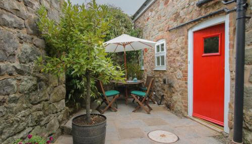 Little Barn - Photo 1