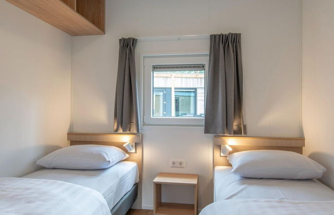 Chalet Near Eindhoven in a Green Oasis - Photo 3