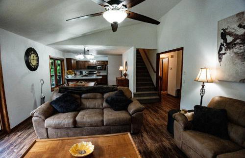 Whispering Woods Estate - Relax, Recharge, Connect - 12 wooded acres, 3 Bedrooms, 3 Baths, sleeps 10 - Foto 53