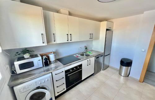 Stunning apartment with pool, golf and lake views - Foto 17