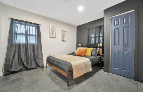 Walk to Stadium, 2 Parking spots, Dog Park, BBQ - Foto 1