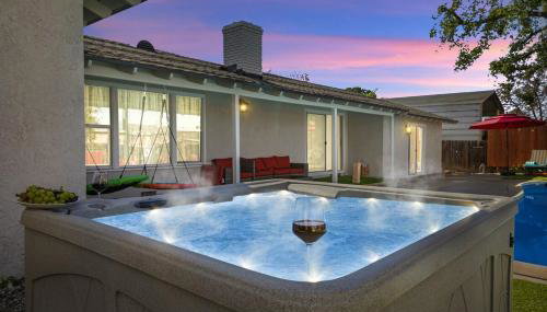 Sleeps 12 - Hot Tub - Pool - Game Room & Fire Pit! - Foto 1