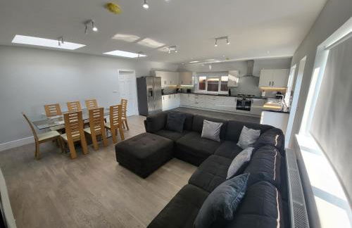 High Spec Large 6 Bedroom House! - Foto 1