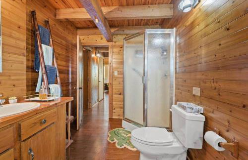 Fun fishing river cabin 23mi to beach with private dock 3BD 2BA - Foto 21