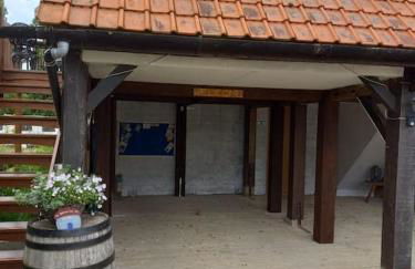 Rustic Retreat Guest Lodge - Photo 18