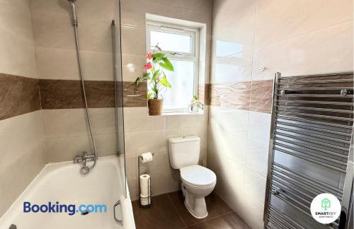 Ground Floor 1 Bedroom Apartment close to Woking train station - Foto 10