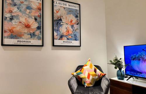 Luxury 2BR- Sleeps 5- Westfield Apartment- 3 min to station- Perfect for Families Shopping - Foto 42