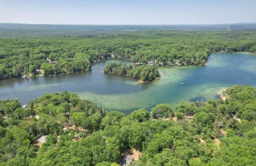 Rose City Cabin with Fire Pit and Lake Access - Foto 25