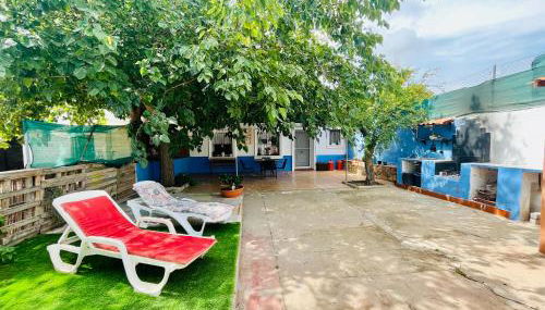 Estudio adosado acogedor con jardín, barbacoa y parking privado - Photo 3, sunbed