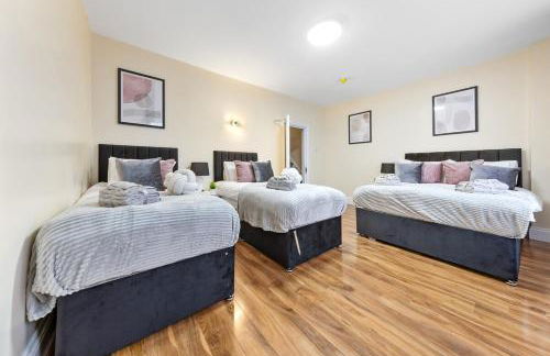 Lovely 4-BR Home In Leyton - Sleeps 14, Near Tube, Arcade, 100inchTV - Foto 60