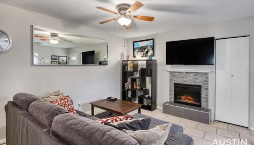 2 Miles to DT Updated Pet-Friendly Home for Four - Foto 5