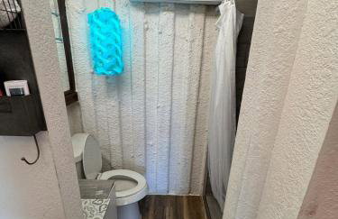 Stylish Container Home near 3 lakes and wineries - Photo 2