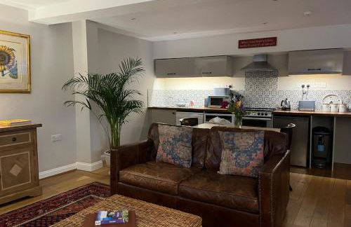 Stylish 1-bed Cottage Escape in Piddlehinton - Photo 42