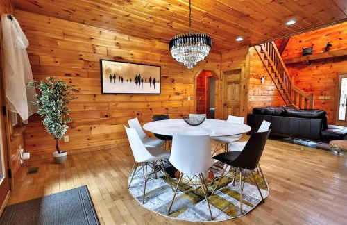 Luxury Cabin with Heated Pool, Hot-Tub & Deluxe Outdoors - Photo 33