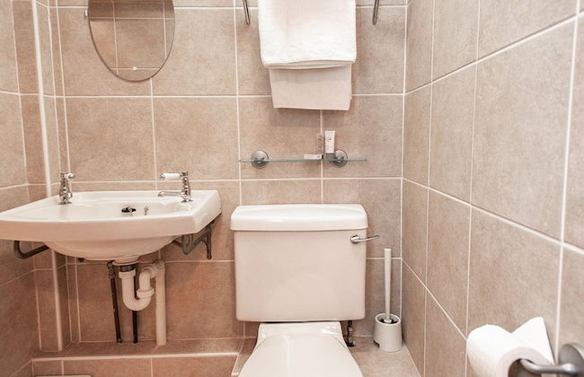 Trivelles Waterhall Country Hotel - Gatwick - Photo 24