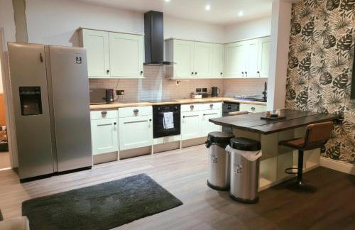 2 Bed Flat - Close to airport & station - Foto 3