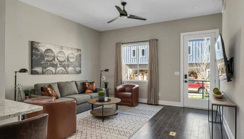 BRAND NEW Side by Side Homes - Sleeps 24 Guests - Foto 1