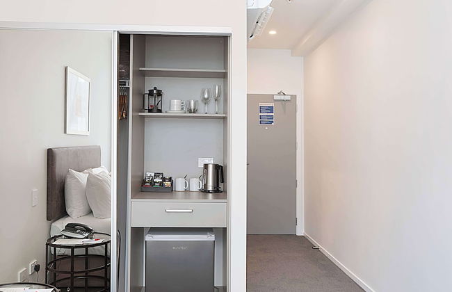 Ramada Suites By Wyndham Victoria Street West - Photo 13