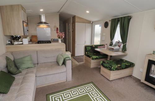 Homeslea 33 Millennium Gardens - Photo 4