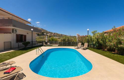 Garden House with Pool, 10min to center - Foto 3