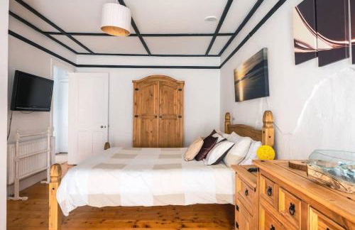 Cosy Welsh Cottage in St Davids Centre with Garden - Photo 7