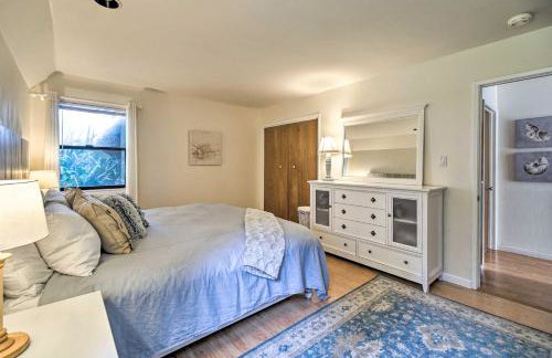 Spacious Redwood Retreat with Hidden Hot Tub - Foto 18