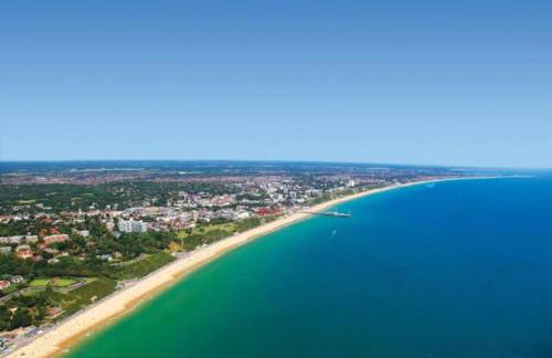 LOOKOUT by BOURNECOAST - A Stylish Flat with a Balcony, SEA GLIMPSES and Parking- Just a 10 Minute Walk to the Sandy Beaches - FM8405 - Photo 30