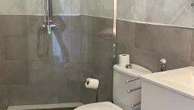 MY OCEAN HOME !!! Breathtaking location, Steps to the ocean, Spacious sea view, Fully Equipped and Well-Furnished with Private Entrance and High-Speed Fiber Optic Internet - Photo 3, Shower