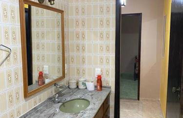 Ampla casa em condomínio a 300mt da praia - Foto 18