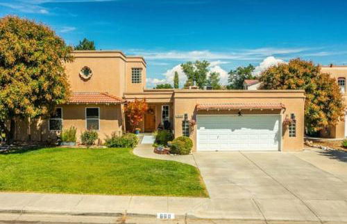 Spacious Family Home with Pool, Hot Tub, Fast Wifi - Foto 14