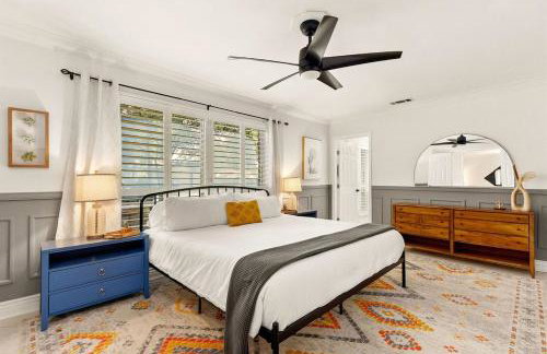 Pool! Games! Dogs! Space! - Foto 26