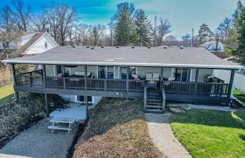 Lakefront 5 Bedroom Vacation Home - Sleeps 12! - Foto 35