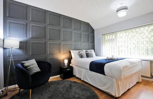 Spacious 3BR by Avalora Shortlets & Serviced Accommodations Queensway with big garden, Near train station - Foto 50