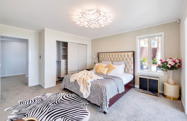 Magnificent Harbour View Villa in Orakei - Photo 8