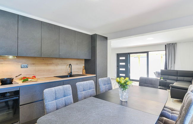 Holiday Home With Private Pool and spa - Foto 8