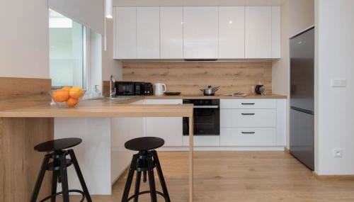 Bright & Stylish Apartment with Balcony 1,5 km to Gdańsk Main City by Noclegi Renters - Foto 4, stove, minibar