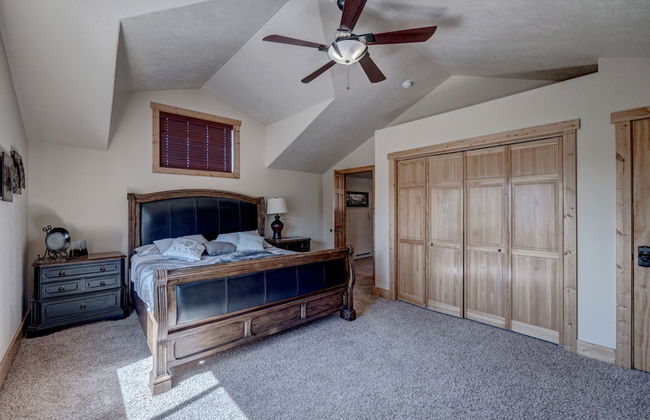 Blackmoon Chalet at Terry Peak - Photo 4