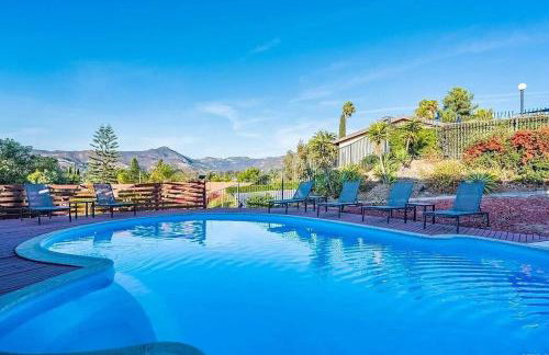 Mountains Views with Pool & Basketball, Relax & Play! - Foto 1